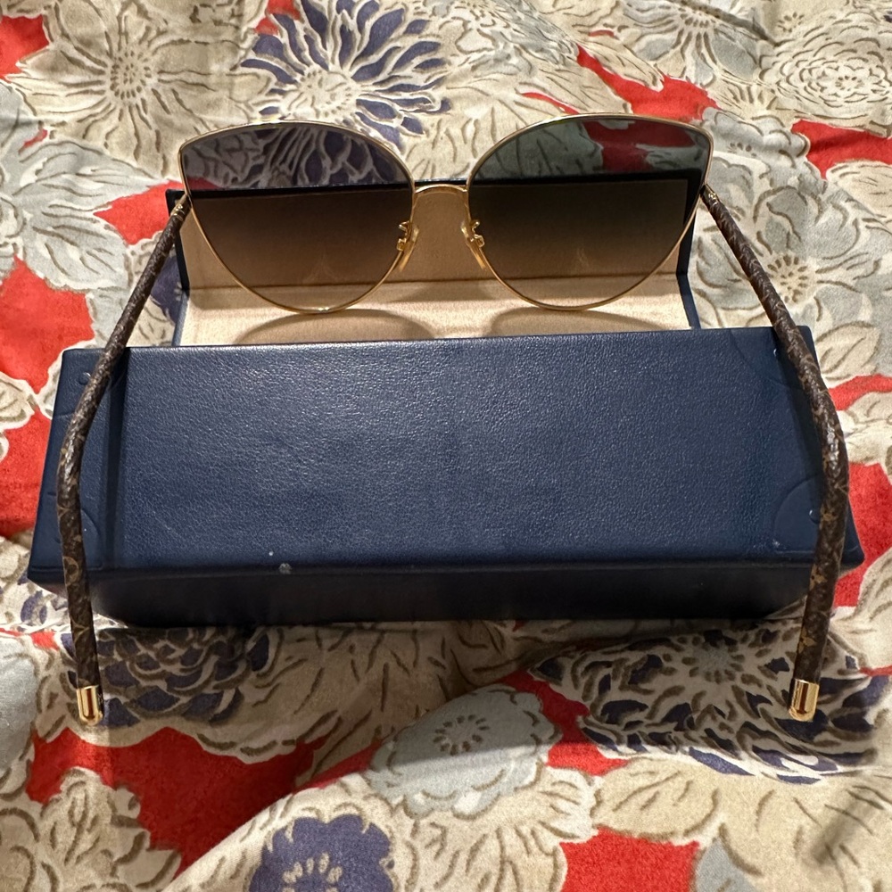 Elegant Black and Gold Sunglasses